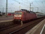 BR 120 142-5 verlsst mit dem IC Ersatzzug 2808 den Dortmunder HBf am 28.09.2008