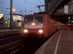 BR 120 148-2 vorne und eine weitere 120 im Schub verlassen den Klner Hbf mit dem IC 929 nach Nrnberg