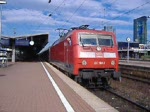 120 138-3 mit IC1946 von Berlin-Sdkreuz nach Karlsruhe bei der Ausfahrt aus Dortmund Hbf.(15.07.07)