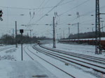 Ein IC passiert am 03.01.2010 den verschneiten Hp Bochum-Ehrenfeld in Richtung Dortmund.