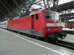 Die 120 137-5 zog am 13.7.10 den PbZ 1966 aus dem Leipziger Hbf. Eingereiht war: ein Doppelstocksteuerwagen der Bauart  DBpbzfa , ein IC Wagen der Bauart Avmz und 120 102-9 am Zugschluss.
