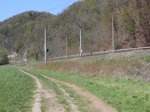 145 CL 202 fuhr mit dem beschädigten PKP Triebwagen 93 512 370 007-9 und 93 512 370 001-2 am 22.04.20 durch Kahla.