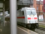 Am 7.1.2017 verlässt 146 551-7 mit IC 2430 nach Emden Hbf Bremen Hbf.