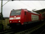 146 112-8 beschleunigt ihren RE Offenburg - Basel Bad Bf aus Istein. Nchster Halt: Efringen-Kirchen. 05.02.2008
