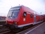 Ausfahrt eines RE aus Plochingen Gleis 4. Ziel der Fahrt ist Ulm Hbf. Der Zug besteht aus Doppelstockwagen der Bauart Mnchen und einer 146. (0:47 Min)