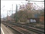 Eine 152 fuhr mit einem langen Gz durch den Bahnhof Hamburg-Harburg am 27.3