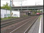 Eine 152 fuhr mit einem Gterzug bestehend aus Cerealen-Wagen durch den Bahnhof Hamburg-Harburg am 14.5 Gru an den TF !!