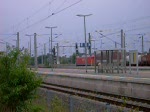 152 075 verlsst am 02.08.08 mit ihrem Gterzug den Bahnhof Bitterfeld.