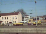 BR 152 mit einem Containerzug im Bahnhof Fulda