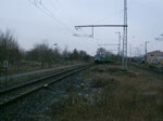 152 136-8 mit KLV-ZUG50233 von Hamburg-Billwerder Richtung Rostock-Seehafen bei der Durchfahrt im Haltepunkt Rostock-Kassebohm.30.12.09    