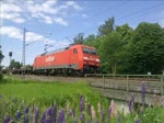 Die 152 080 fuhr am 11.6.10 mit gemischtem Güterzug und Schwertransport in richtung Lichtenfels.