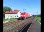 Die 152 058 durchfuhr am 11.6.10 den Bahnhof Gundelsdorf.