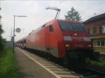 Die 152 088-1 durchfuhr am 25.6.10 mit einem AUDI-Autozug den Bahnhof Himmelstadt in Richtung Gemünden.