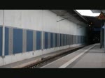 152 063-4 fhrt mit einem lzug auf Gleis 4 im tiefgelegten Bahnhof Neu-Ulm durch, whrend auf Gleis 1 ein ICE 3 in Richtung Ulm fhrt, am 1. Sept. 2010.