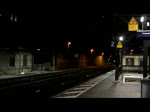 Eine 152 durchfhrt am 25.November 2011 mit einem x-Wagen hinter der Lok und einem Mischer den Bahnhof Kronach Richtung Saalfeld(S).