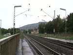 182 025 mit einem gemischten Gterzug durchfhrt den Bahnhof Tngersheim ( 23.07.09 )