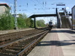 182 004-2 mit RE38813 von Cottbus Richtung Rostock-Parkstrae bei der Einfahrt in Rostock-Bramow(02.05.10)  