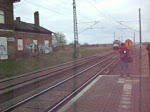 ES 64 U2 - 061 durchfhrt mit AZ 1360 am 11.04.10 Brehna Richtung Halle(S).