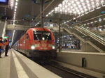 182 006-7 mit EC 174  von Budapest-Keleti pu nach Hamburg-Altona bei der Ausfahrt im Berliner Hbf.(10.07.10)