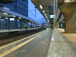 BR 182 008-3 schiebt den RE2 nach Cottbus - hier der Einfahrt in Berlin Ostbahnhof am 24.2.2012
