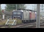182 023 ist am 23.10.2011 mit einem S-Bahn Zug von Dresden ins Elbtal unterwegs, hier beim Wechsel von den S-Bahn Gleisen auf das Ferngleis nach Bad Schandau in Pirna.