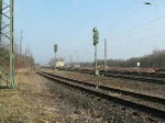 Eine BR 182 der DB Railion mit einem GZ durch Eschwege West in Fahrtrichtung Sden.