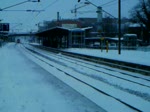 185 fhrt mit Gterzug durch den Bahnhof Peine Richtung Hannover , 03.01.2010