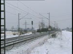 Eine 185 fuhr mit einem GZ von Lneburg kommend durch ein vorrtchen von Lneburg und wird gleich den Bahnhof Bardowick durch fahren. Schnen lieben Gru an den TF fr den Gru.