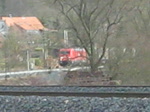 185 280-5 mit Aufliegerzug in Fahrtrichtung Sden zwischen Mecklar und Friedlos.