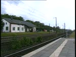Eine 185.2 fuhr mit einem Mischer durch den Bahnhof Rotenburg/Wmme am 12.6.