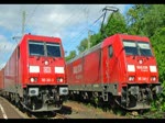 Rot berholt Rot bei rot: Whrend 185 361-3 einen Signalhalt einlegen musste, wird sie von 185 248-2 mit 185 XXX in Richtung Sden berholt. Aufgenommen am 13.06.2010 in Eichenberg.