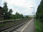 Die 185 288-8 der Railion durchfuhr am 25.6.10 mit gemischtem Gterzug den Bahnhof Himmelstadt in Richtung Wrzburg.