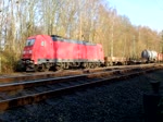 Gemischter Güterzug mit 185 303 auf der Fahrt zwischen Bochum-Langendreer und Bochum Nord am 25.