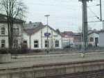 Eine BR 185 mit Güterzug bei der Durchfahrt durch den Bahnhof Fulda