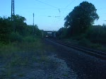 Der Gterzug fuhr am 19.08.09 am Kerzeller Bahnhof Richtung Fulda vorbei.