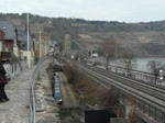 185 546-9 fhrt mit einem Gterzug in Oberwesel an mir vorbei. 19.03.10