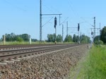 185-CL 004 (185 504-8) Captrain mit einem Laaiis Ganzzug in Friesack(Mark) in Richtung Neustadt(Dosse) unterwegs. 30.05.2011
