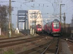 16.11.2013, 185 016 mit einem Militrzug bei der Durchfahrt Bf Riesa.