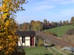 185 385-2 mit einem österreichischen Millitärzug (M 47988) von Klagenfurt nach Gardelegen. Hier ist der Zug zu sehen am 01.11.16 in Jößnitz/V.