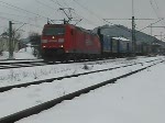 185 169-0 zieht einen mit Wechselbrcken und LKW Aufliegern der Spedition LKW Walter beladenen Zug aus den Bahnhof Pressig-Rothenkirchen.