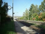 185 672 von EVB mit Containerzug am 13.10.10, Richtung Wrzburg, mit Signalhalt im Bahnhof Himmelstadt.