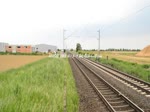 Am Samstag nachmittag kommt die HUSA 185 613-7 mit einem Gastankwagenzug ber das Richtungsgleis nach Kln gen Neuss gefahren, weil das Gleis 1 wegen Bauarbeiten gesperrt ist.