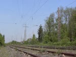 Die 189 068-0 zieht in Doppeltraktion den Erzbomber durch Ratingen Lintorf am 20.04.2011