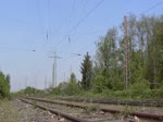 Die 189 068-0 zieht in Doppeltraktion den Erzbomber durch Ratingen Lintorf am 20.04.2011