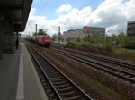 Ein Güterzug bespannt mit Baureihe 189-019-3 durchfährt den S - Bahnhof Dresden Dopritz in Richtung Dresden Hauptbahnhof am 02.05.2017