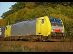 Von den letzten Strahlen der untergehenden Sonne wurde 189 924 SE (Es 64 F4-024) ausgeleuchtet, wie sie sich mit ihrem Containerzug zwischen Friedland (HAN) und Eichenberg in Fahrtrichtung Sden in