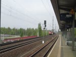 189 017 7 durchfährt den Bahnhof Dresden Reick. 19.04.2014