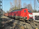 Güterzug mit 189 048 am 16. Februar 2015 bei der Fahrt durch Bochum-Hamme.