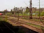 BR 189 in Doppeltraktion mit einem Kesselzug bei der Einfahrt in den Seelzer Rbf.am 15.04.2009