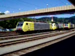 Eine BR 189 fhrt in Doppeltraktion mit einer BR 152 mit dem Winner-Express von Mnchen nach Verona ( Die BR 139 BErgland - Express schiebt den ausfahrenden Gterzug am Zugschluss noch an ), via